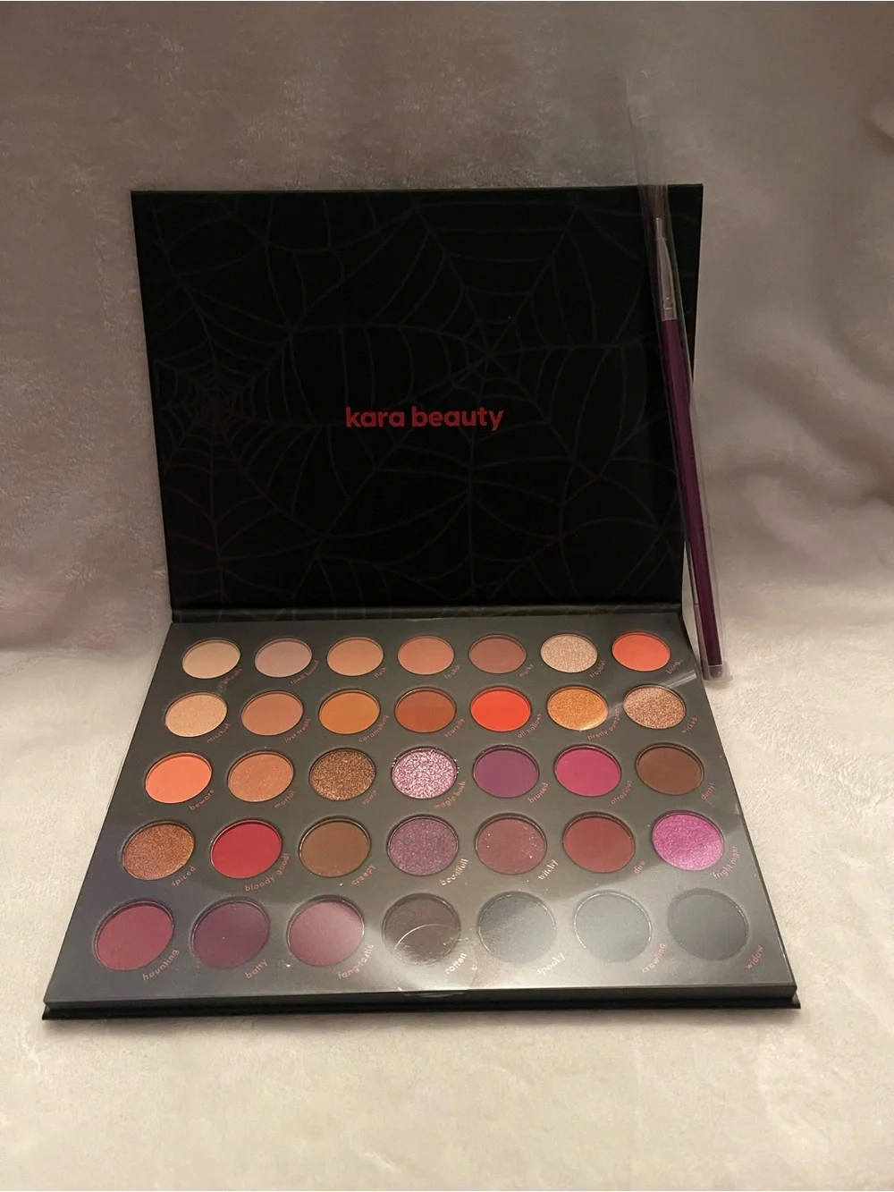 Kara Beauty Eyeshadow Palette — Black